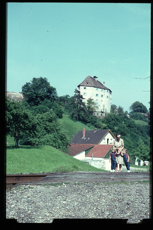 34.Regensburg jun 1966 Mama,Brigitte,Marion.JPG